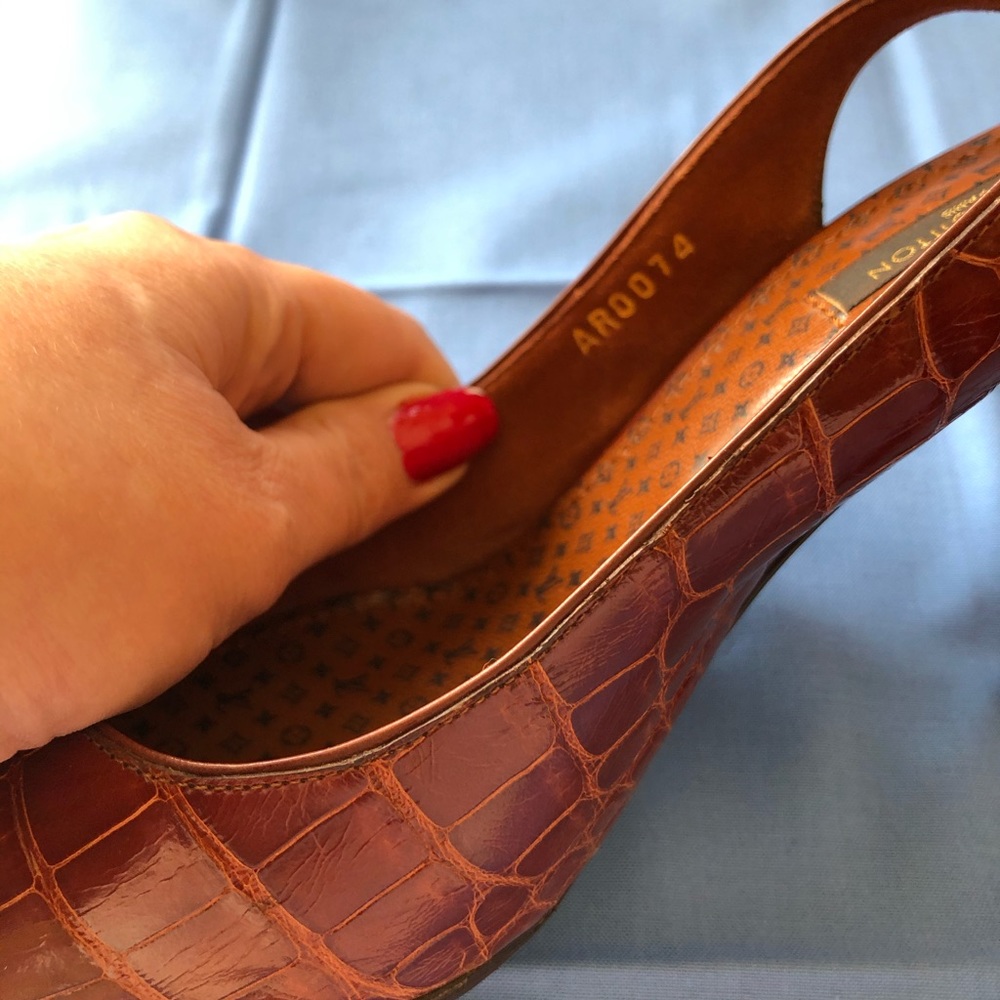 👠Stunning Louis Vuitton Alligator Shoes HostPick - Picture 7 of 8
